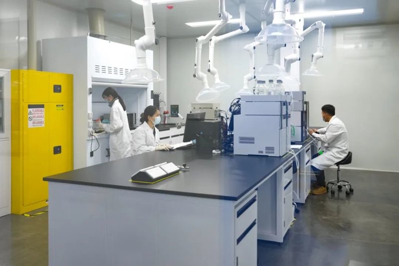 石英棒在半导体制造中的应用：为什么它如此重要？